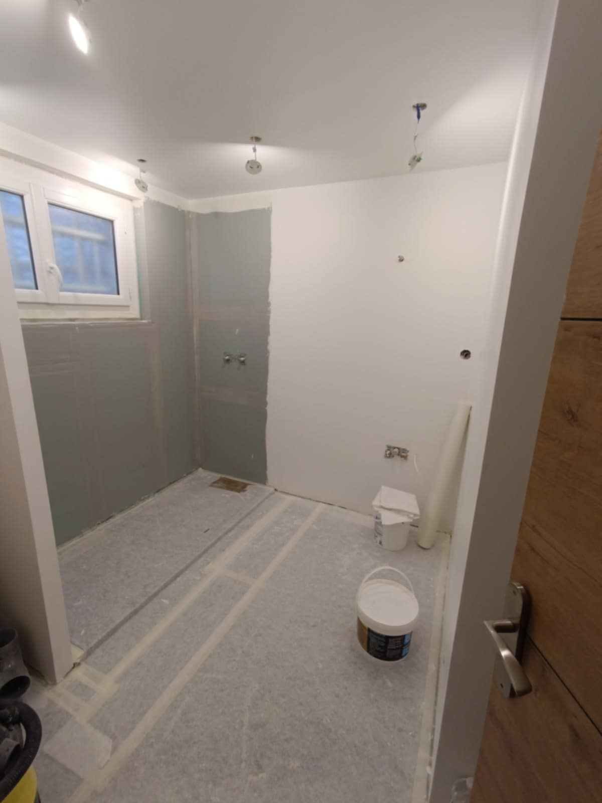 Salle de bains avant rénovation à Saint-Pierre-lès-Nemours par SMD Plombier
